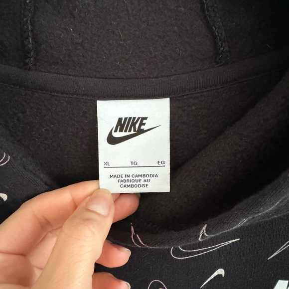 Nike Sweatshirt - Picture 2 of 5